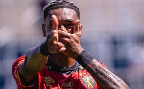 Derik brilha no Sport e projeta sequência de gols na reta final da Série A