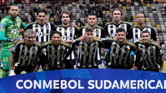 Jogadores do Atlético antes de partida pela Sul-Americana (foto: Douglas Magno/AFP)