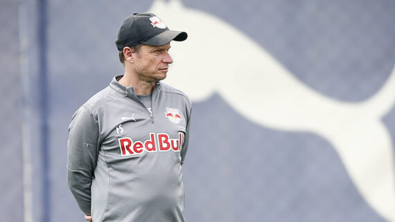 Atual técnico do Bragantino, Fernando Seabra liderou a comissão do Cruzeiro entre abril e setembro de 2024 (foto: Ari Ferreira/Bragantino)