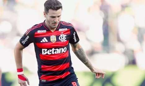 Espanhol Saúl se firma como peça-chave no meio-campo do Flamengo