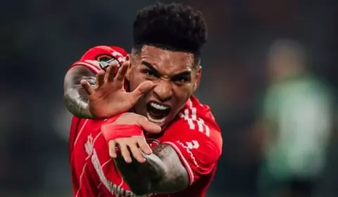 Ex-Botafogo brilha pelo Nottingham Forest e ‘se apresenta’ à Ancelotti