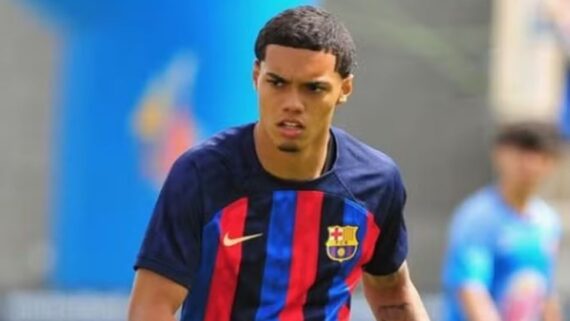 João Mendes com a camisa do Barça (foto: Reprodução)