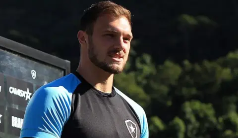 Ex-goleiro do Botafogo entra na Justiça contra a SAF do clube