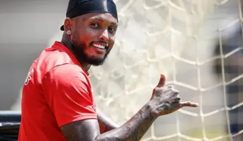 Fernando, do Bragantino, reencontra Mineirão e relembra infância humilde