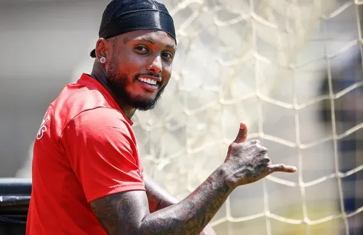 Fernando, do Bragantino, reencontra Mineirão e relembra infância humilde