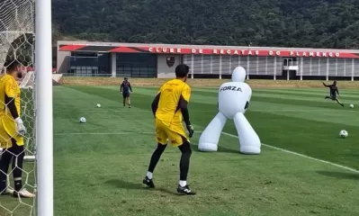 Flamengo foca em goleiro reserva após fechar janela de transferências