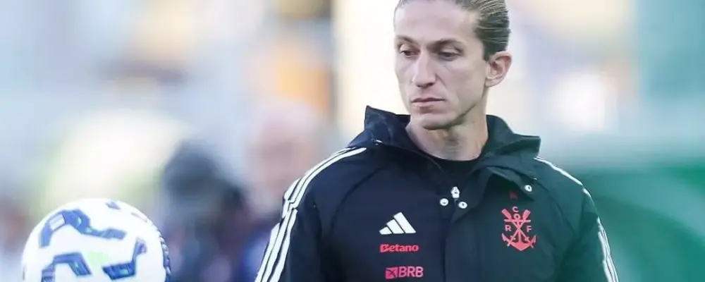 Flamengo intensifica conversas por renovação de Filipe Luís até 2026