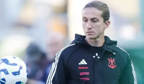 Flamengo intensifica conversas por renovação de Filipe Luís até 2026