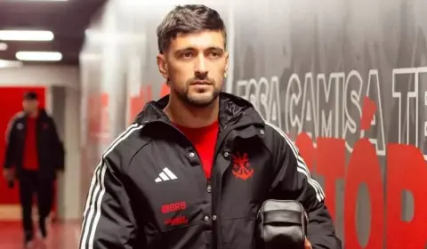 Flamengo planeja retomar conversas por renovação de Arrascaeta