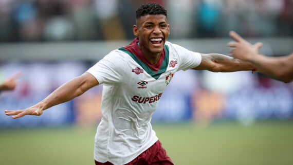 Hércules comemora gol do Fluminense (foto: Marcelo Gonçalves/Fluminense)