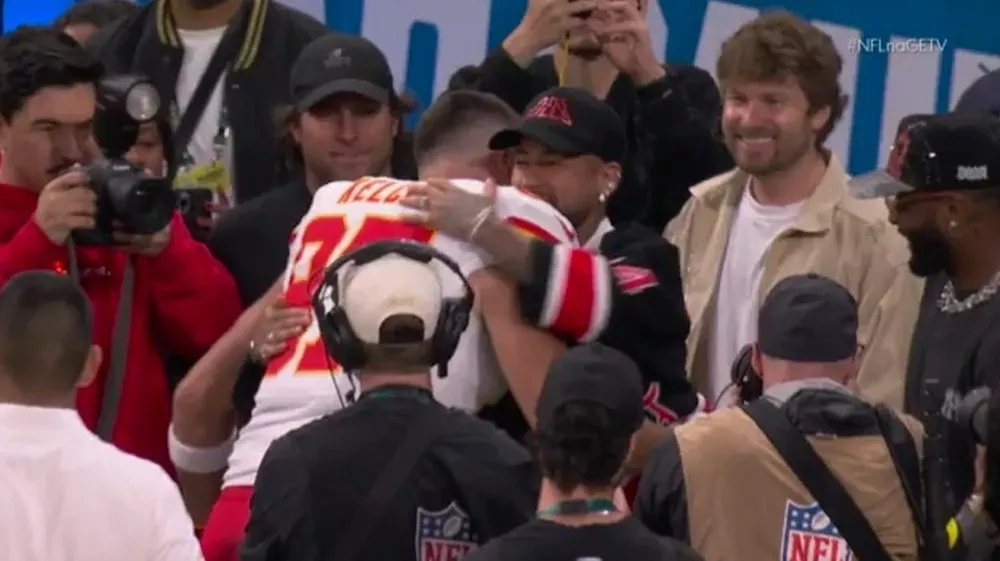 Neymar entra em campo na NFL durante Data Fifa no estádio do Corinthians (Foto: Reprodução/geTV)