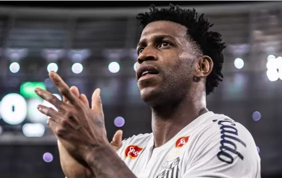 Gil desabafa sobre fim da passagem pelo Santos: ‘As piores semanas da minha carreira’