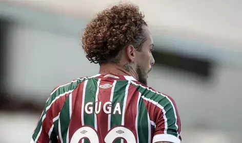 Fluminense evita pré-contrato com rivais e renova com lateral até 2029