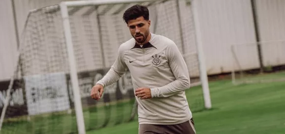 Héctor Hernández completa um mês afastado do Corinthians sem futuro definido