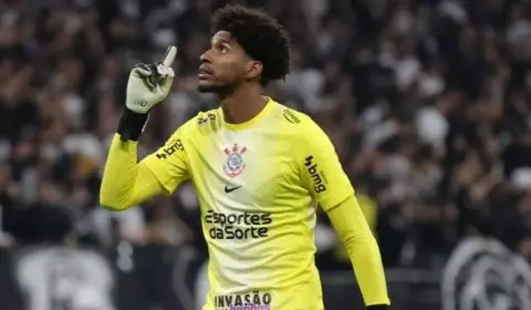 Hugo Souza supera marca de Dida no Corinthians após passar mal na Bolívia