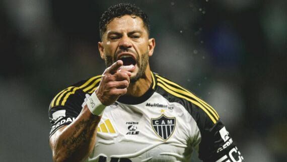 Hulk comemora gol do Atlético (foto: Pedro Souza / Atlético)
