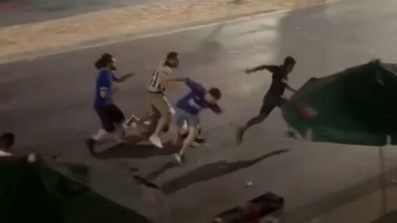 Torcedores de Atlético e Cruzeiro trocaram socos em Belo Horizonte durante clássico pela Copa do Brasil (foto: Reprodução/Instagram/Colé, Markin)