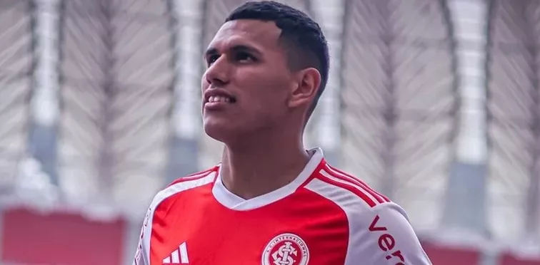 Internacional sofre nova cobrança da FIFA por dívida com Lanús por Aguirre