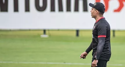 Jair Ventura inicia trabalho de evitar queda do Vitória no Brasileirão