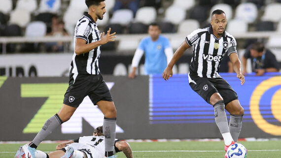 Marlon Freitas em Botafogo x Atlético (foto: Vitor Silva/Botafogo.)