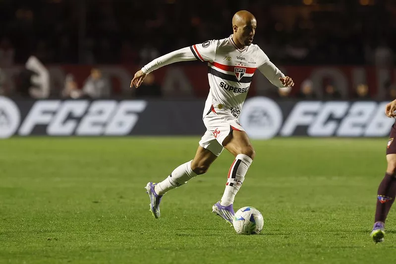 Jogadores do São Paulo pedem desculpas após queda na Libertadores (Foto: Rubens Chiri / SPFC)
