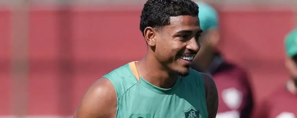 John Kennedy treina de olho em novas chances no Fluminense