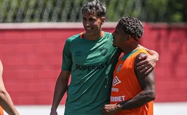 John Kennedy volta ao Fluminense, mas segue sem gols na temporada
