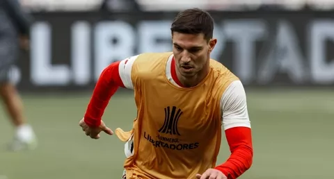 Lateral português Cédric elogia intensidade do futebol brasileiro no São Paulo