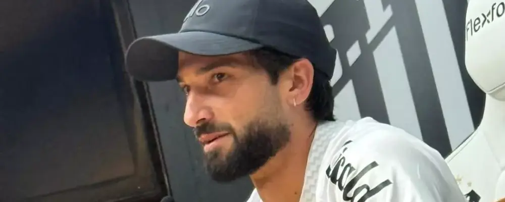 Lautaro Díaz é apresentado pelo Santos e cita ‘sonho de infância’