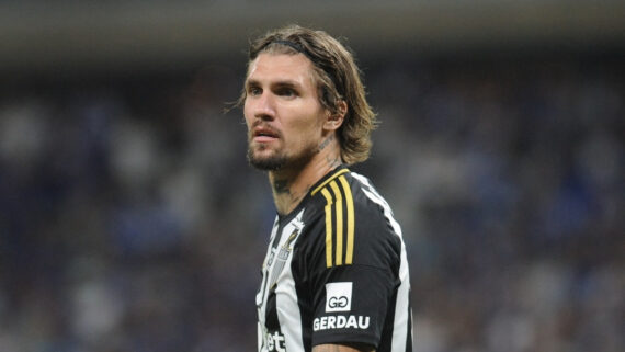 Lyanco durante Cruzeiro x Atlético no Mineirão (foto: Alexandre Guzanshe/EM/D.A. Press.)