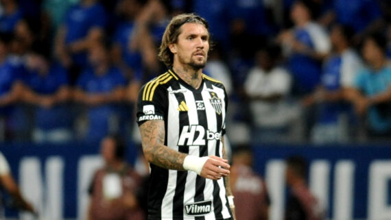 Lyanco em ação pelo Atlético durante clássico contra o Cruzeiro (foto: Alexandre Guzanshe/EM/D.A. Press)