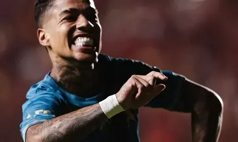 Matheusinho supera depressão, brilha no Sport e encanta torcida com dancinhas