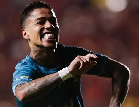 Matheusinho supera depressão, brilha no Sport e encanta torcida com dancinhas