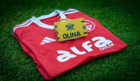 Na faixa de capitão: Inter inaugura novo espaço para publicidade no Gre-Nal 448