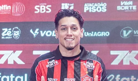“Nas três posições da frente eu jogo em todas”: Kike fala sobre chegada ao Vitória