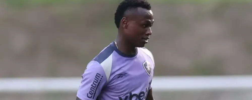 Nathan Fernandes fratura antebraço e vira desfalque no Botafogo
