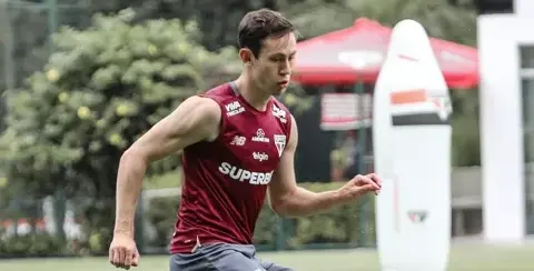Negociação de Patryck Lanza com Pafos trava e lateral segue no São Paulo