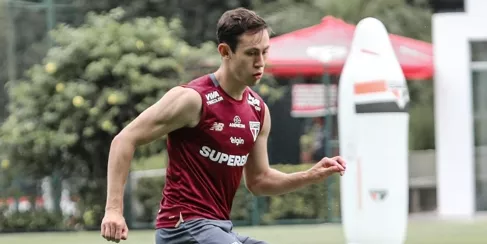 Negociação de Patryck Lanza com Pafos trava e lateral segue no São Paulo