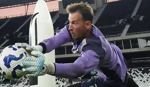 Neto sofre grave lesão e não atua mais pelo Botafogo em 2025