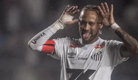 Neymar faz tratamento particular e pode voltar ao Santos em 2025