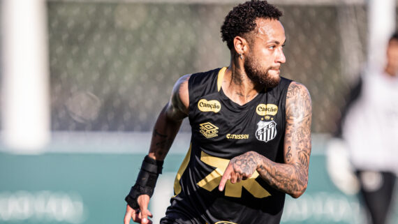 Neymar durante treino do Santos no CT Rei Pelé (foto: Raul Baretta/ Santos FC)