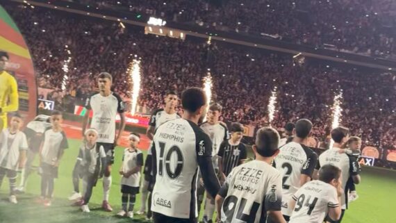 Jogadores do Corinthians antes do jogo contra o Athletico-PR (foto: Divulgação/Corinthians)