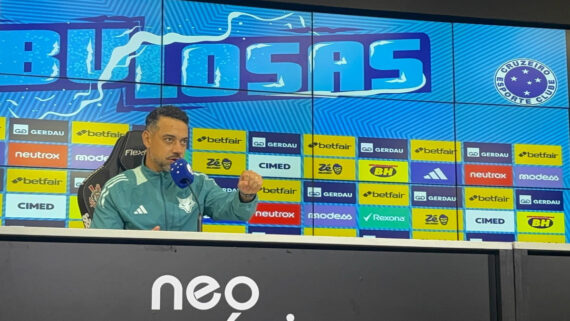 Jonas Urias, técnico do Cruzeiro, em entrevista coletiva (foto: Sofia Cunha/No Ataque/EM/D.A Press)