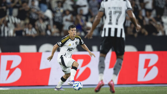Alan Franco em ação em Botafogo x Atlético (foto: Pedro Souza / Atlético)