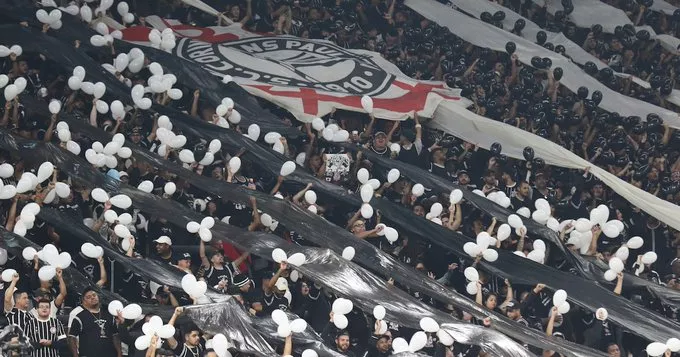 Organizada do Corinthians se revolta com Sanchez em reunião: ‘Vai conhecer a fúria da Fiel’