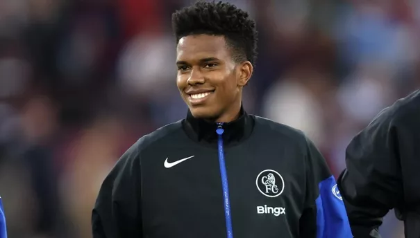 Palmeiras passa R$ 1 bilhão em receitas com vendas de Estêvão e Ríos