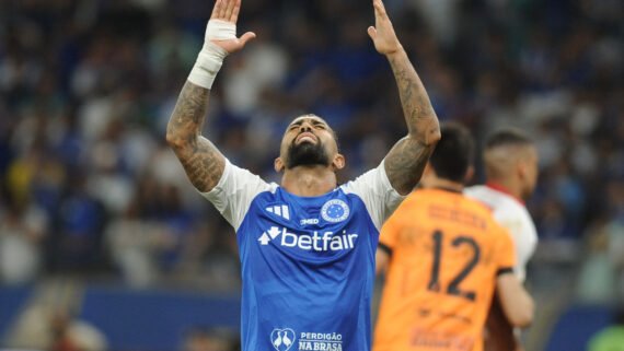 Gabigol em lance da partida entre Cruzeiro e CRB, no Mineirão, pela Copa do Brasil (foto: Alexandre Guzanshe/EM/D.A Press)