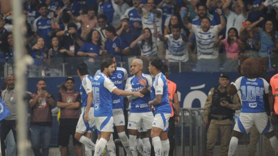 Cruzeiro ganhou do Atlético por 2 a 0 e avançou à semifinal da Copa do Brasil (foto: Alexandre Guzanshe/EM/D.A. Press)