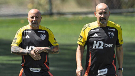 Jorge Sampaoli (treinador, à esquerda) e Pablo Fernández (preparador físico, à direita) no primeiro treino no Atlético (3/9) (foto: Divulgação/Atlético)