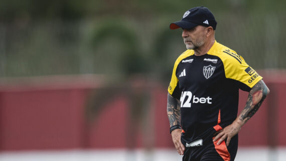Sampaoli, técnico do Atlético, durante treino (foto: Pedro Souza/Atlético)